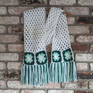 ☘️ Handknit Chunky Granny Square Scarf White and Green